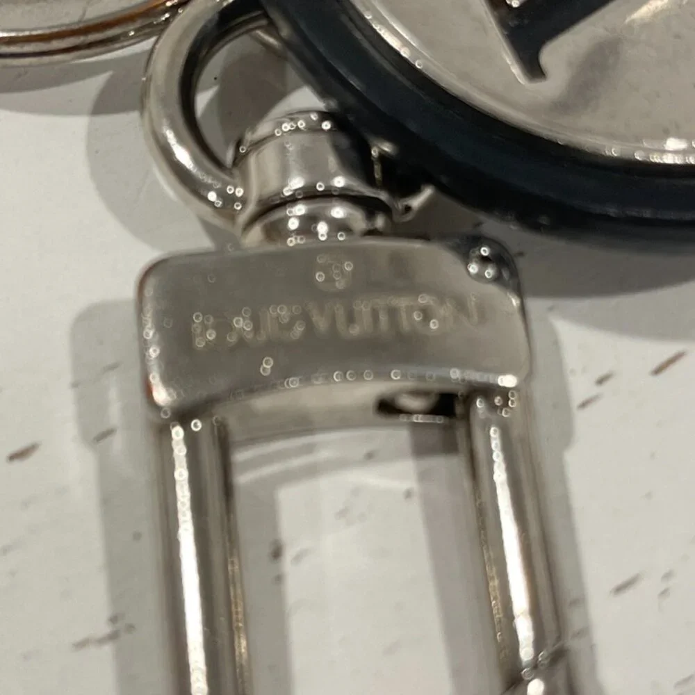 Louis Vuitton LV Circle Bag Charm & Key Holder (112724)